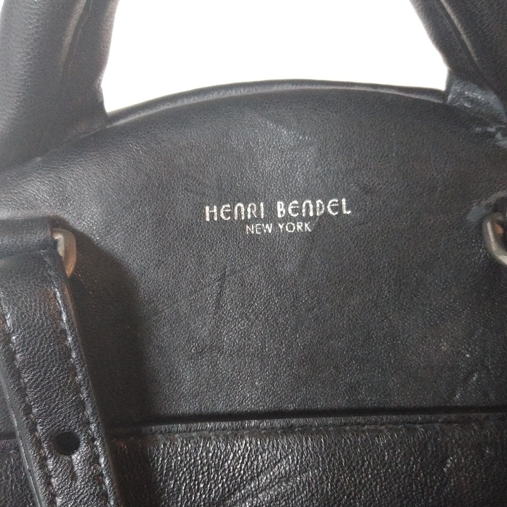 SOLD !!🚨👀Henri Bendel👀🚨 712 backpack - Picture 3 of 8